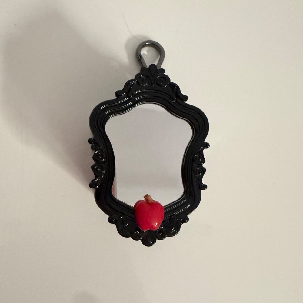 Bath & Body Villains Evil Queen Light Magic Mirror PocketBac Sanitizer Holder